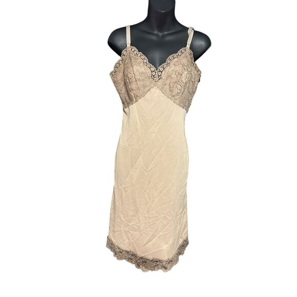 VINTAGE ARTEMIS tan W LACE & SATIN TRIM NYLON FULL SLIP SIZE 34 FULL SLIP (appro - Picture 1 of 8